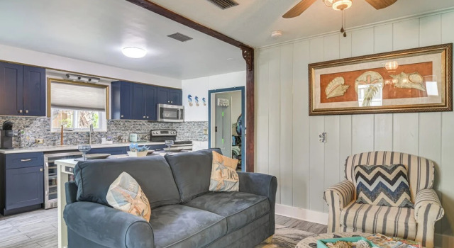 Near Beach & Corey Ave! Walkable Snowbird Escape, Забронировать Апартаменты/квартира Апартаменты штата Флориды, Апартаменты/квартира