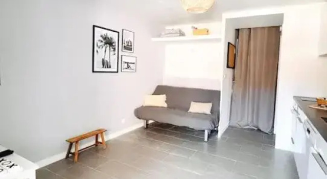 Beach Walk Grand studio Climatisé, place de parking, piscine, Забронировать Апартаменты/квартира Отели Бандоль с парковкой, рядом с Atlantide1, promenades en mer, calanques de Cassis, Porquerolles, Парковка