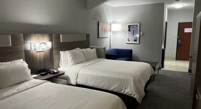 Четырёхместный люкс Holiday Inn Express & Suites Woodward by IHG