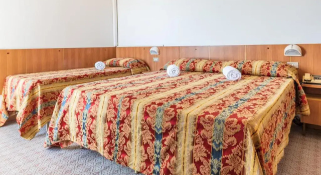 Четырёхместный номер Standard с частичным видом на море Hotel Majestic