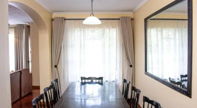 Апартаменты Inviting 3-bed Apartment In The City
