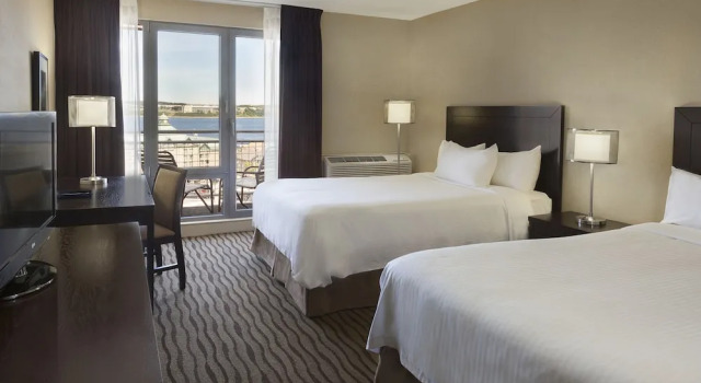 Номер Premium Delta Hotels by Marriott Halifax Downtown