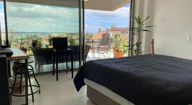 Апартаменты Bay View One, Stunning 3 bed condo with sea view & rooftop pool