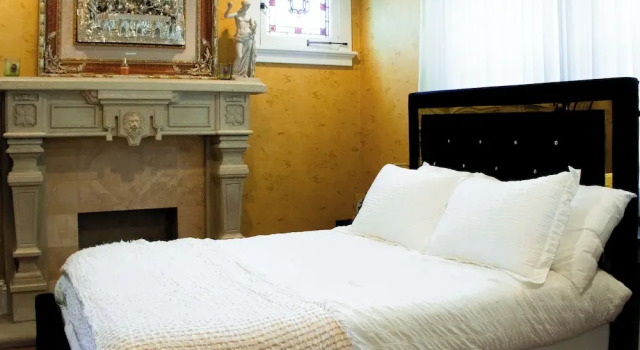 Chateau Connellsville MCM Minimalist Suite, Buchen Sie Hotel Connellsville 