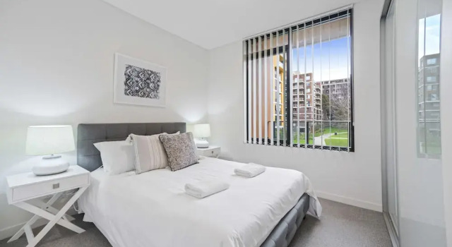 HomeHotel Walking Distance to Train & Westfield, 预订 酒店 Waitara 新南威尔士