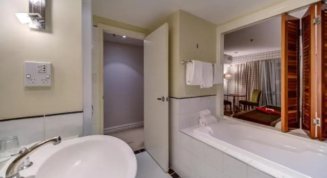 Номер Standard с видом на озеро VR Rotorua Lake Resort