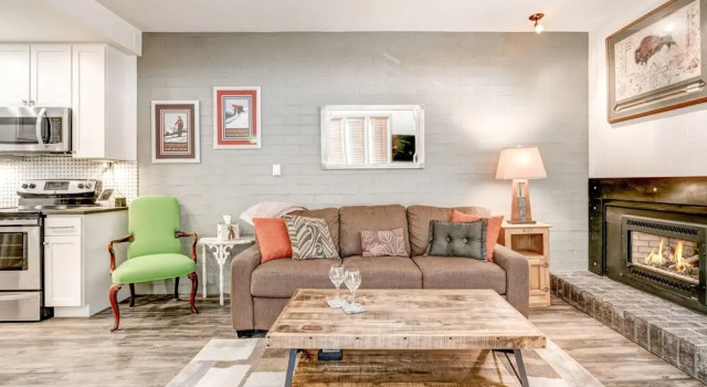 Stunning Condo Across from the Slopes by RedAwning, Забронировать Отель Отели Стимбот-Спрингса 3 звезды, 3*