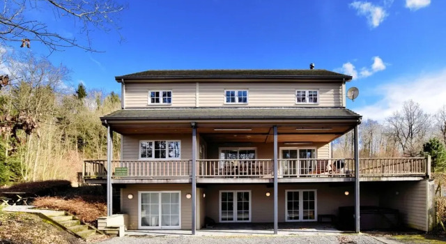 Luxury Villa With Sauna and Jacuzzi and Views of the Golf Course of Durbuy