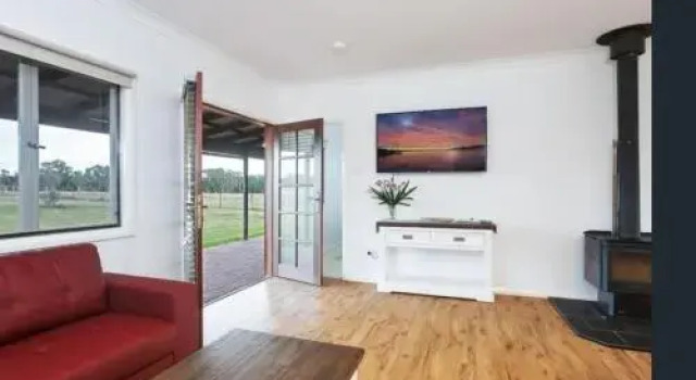 Lovedale Red Gum Cottage, Забронировать Дом для отпуска Коттеджи Лавдейл, Коттедж