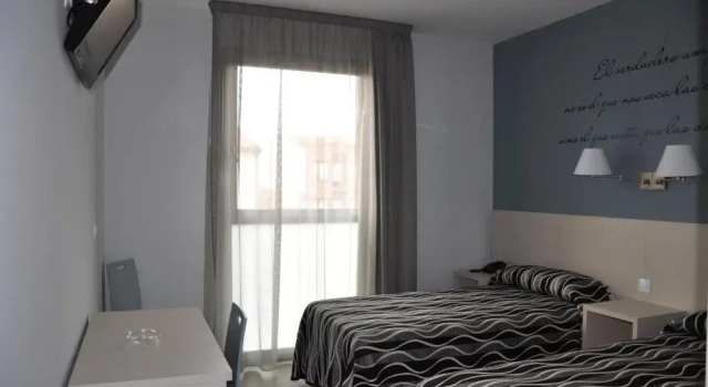 Трёхместный номер Standard Hotel HM Alfaro