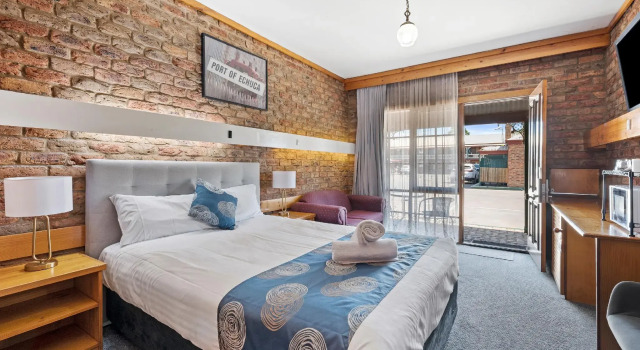 The Settlement Historic Hotel