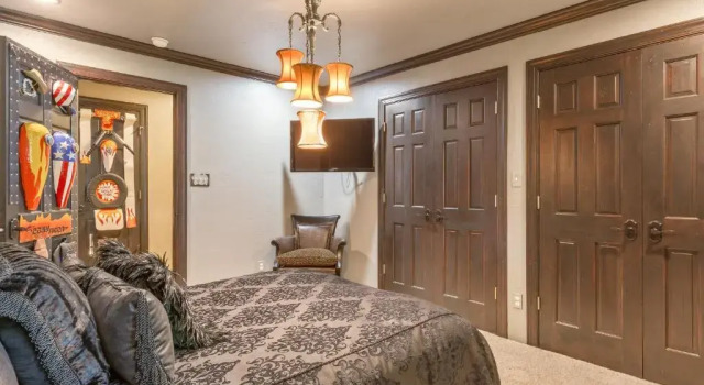 The Funky Monkey Inn, Book Hotel Monkey Island Oklahoma