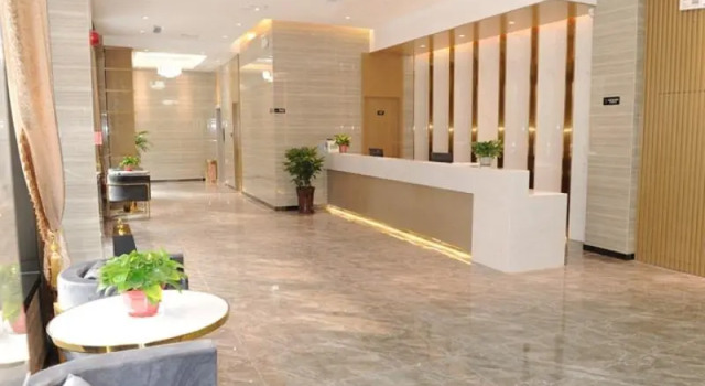 Green Tree Inn Express Shandong Dezhou Qihe County Qiqifa, Book Hotel Hoteller i Qihe med parkering, Parkering