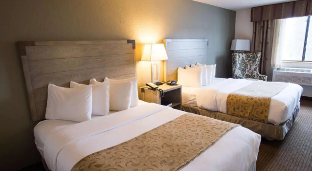 Четырёхместный номер Deluxe с видом на горы Best Western Alpenglo Lodge