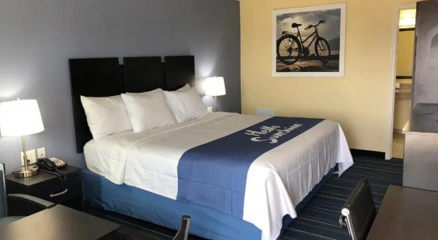 Номер Standard Days Inn by Wyndham Charles Town