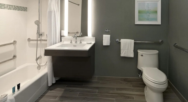 Двухместный номер Standard с балконом Crowne Plaza Ventura Beach by IHG