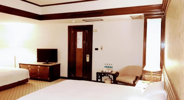 Четырёхместный номер Standard Kings Town Hotel