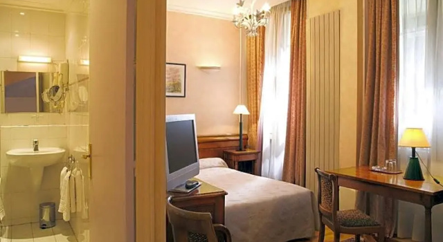 Трёхместный номер Superior Hotel Palais Bourbon