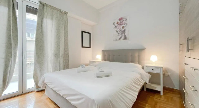 Kodrigktonos Central 77sqm apt in Viktoria