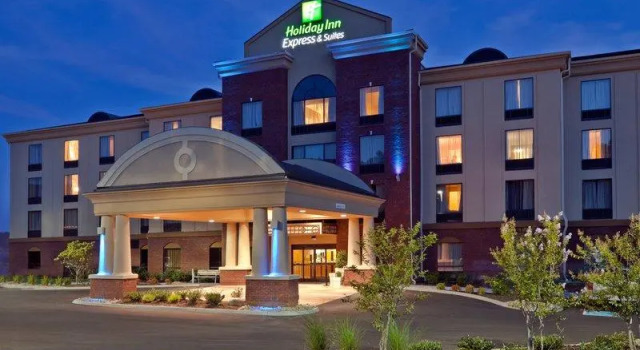 Кровать в общем номере Holiday Inn Express Hotel & Suites Kodak East-Sevierville by IHG