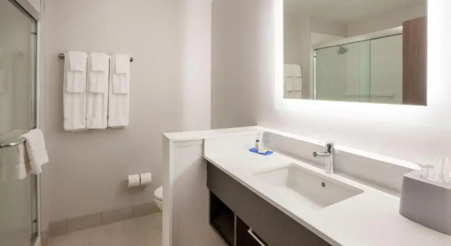 Двухместный номер Standard Holiday Inn Express & Suites - Bardstown by IHG