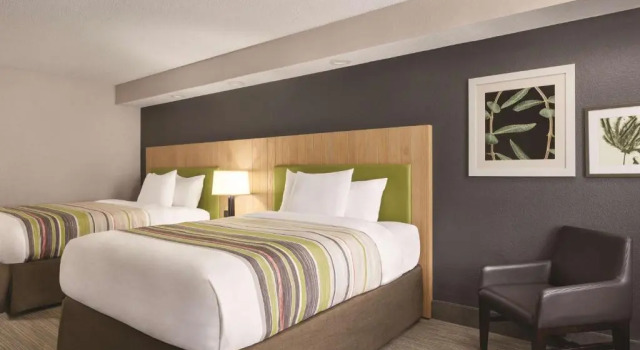 Четырёхместный номер Standard Country Inn & Suites by Radisson, Pigeon Forge South, TN