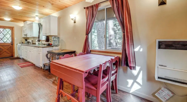 Near Slopes, Donner Lake & Trails! Woodsy Retreat, Rezerwuj Dom wakacyjny Wille w Kingvale, Willa