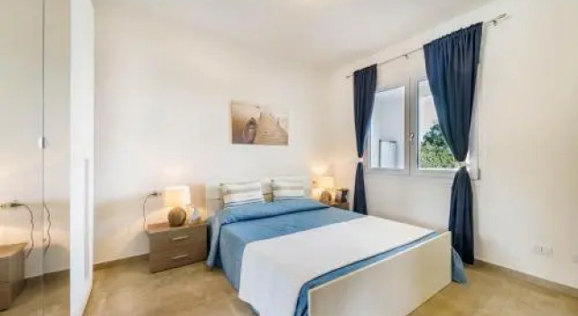 Caneis Apartments