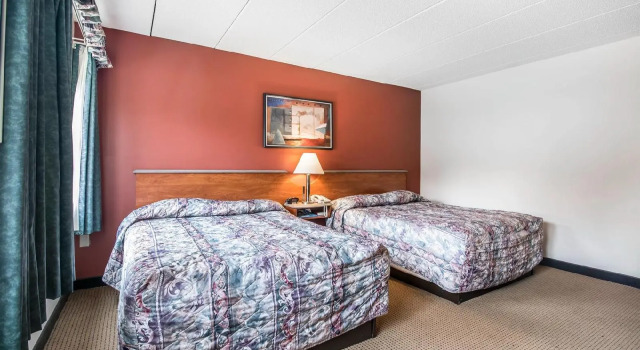 Econo Lodge Near Plymouth State University, Varaa Hotelli Hotellit New England uima-altaalla, Uima-allas