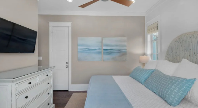 Stunning Luxury Beach Home: Gulf Views, Large Private Pool, Free Beach Setup!