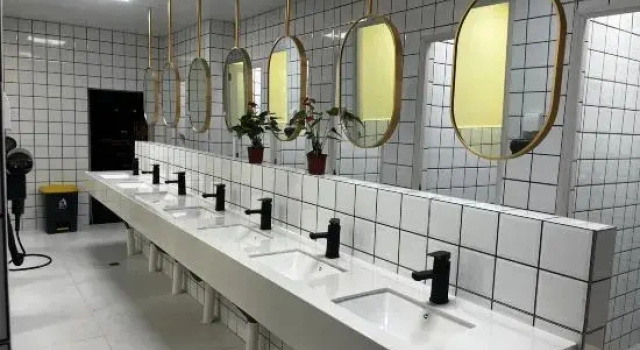 Кровать в общем номере Moon Dock All-Female Youth Hostel