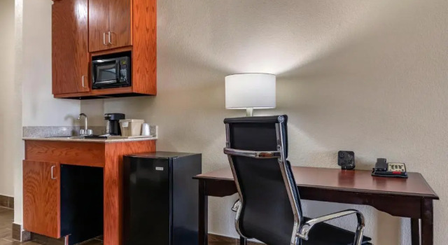 Люкс Comfort Suites Granbury