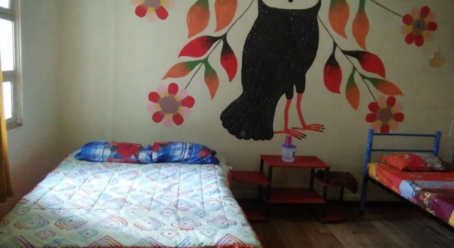 Krishna Hostal - Hostel, Забронировать Хостел La Floresta Кито, рядом с Del Arbolito Park