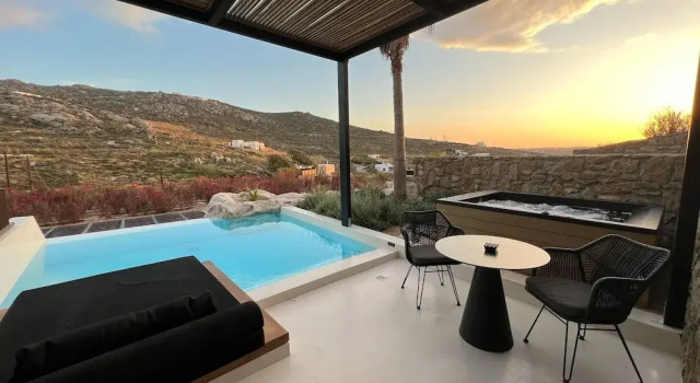 Люкс с балконом Отель Ftelia Black Villas