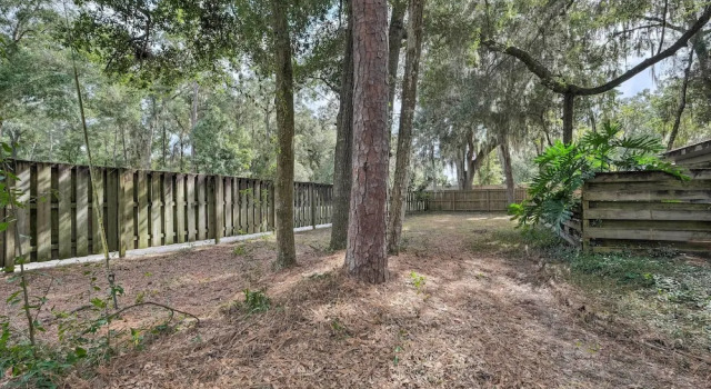 Cozy Condo ~ 5 Mi to University of Florida!, Buchen Sie Ferienwohnung Gainesville Florida