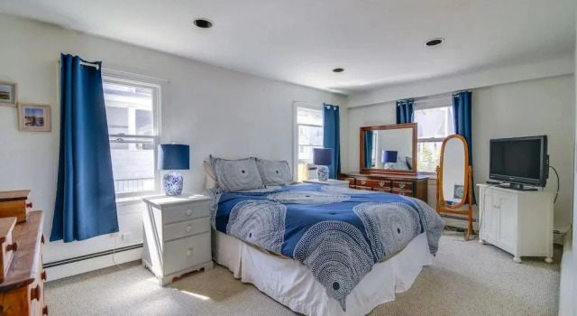 Charming Scituate Home w/ Deck - Walk to Beaches!, Buchen Sie Ferienhaus  