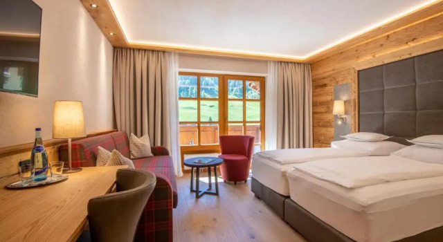 Двухместный номер Deluxe с балконом Natur & Alpinhotel Post