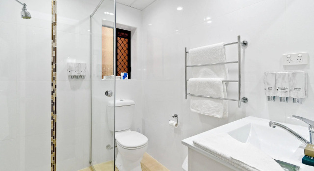 Трёхместный номер Standard Quality Hotel Robertson Gardens