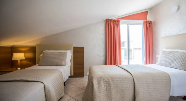 Семейный номер Standard с балконом Hotel Touring