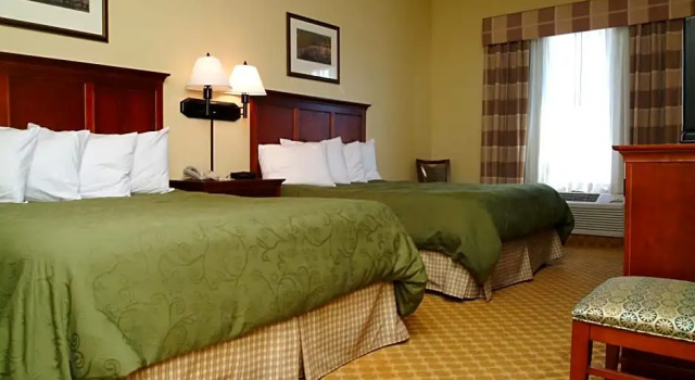 Четырёхместный номер Standard Country Inn and Suites Birch Run