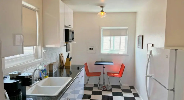 Апартаменты Newly remodeled 1 bed, 1 bath home near LAX, Forum