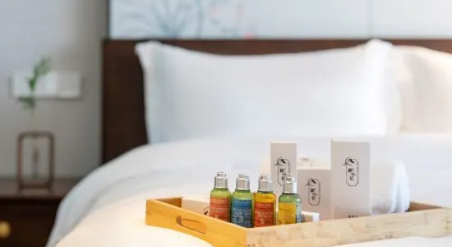 JIASHANYUANMINSU, Book Hotel Hoteller i Suzhou med parkering, Parkering
