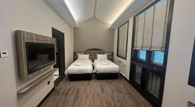 Lion Peak Hotel Hamilton
