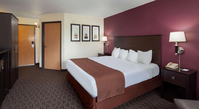 AmericInn Lodge & Suites - Northfield, Varaa Hotelli Hotellit Minnesota pysäköinnillä, Pysäköinti