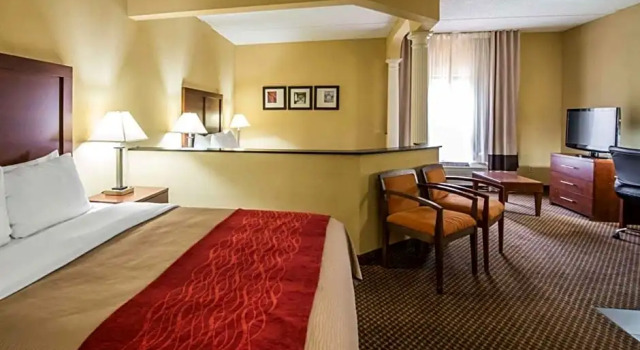 Четырёхместный номер Business Comfort Inn & Suites Morganton South