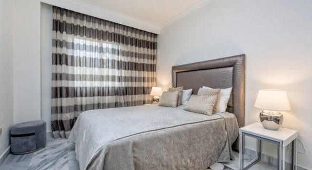 Dama de Noche - 4BR Garden Apartment in Puerto Banus, Забронировать Апартаменты/квартира Отели Марбелья с парковкой, рядом с Casino Marbella, Парковка