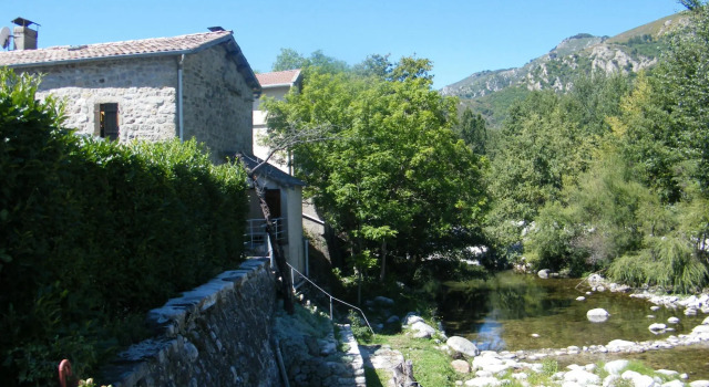 Cosy holiday home on the river Le Lignon, Prenota Hotel Hotel a Alvernia con parcheggio, Parcheggio
