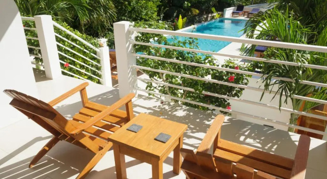 Двухместный люкс с видом на море Weezies Ocean Front Hotel and Garden Cottages