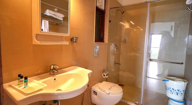 Номер Deluxe Fabhotel Prime Alekhya Suites