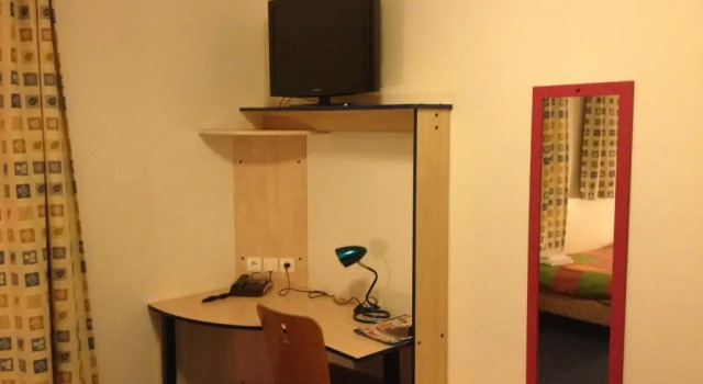 Hotel César climatisation dans la majorité des chambres Centre-ville Gare Charleville-Mézières, Забронировать Отель Шарлевиль-Мезьер Ardennes
